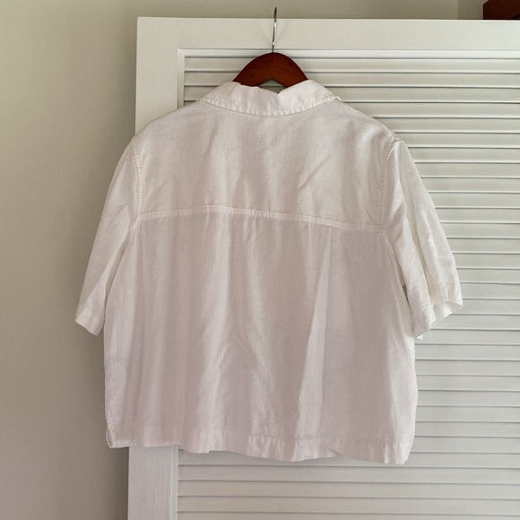 Universal Thread - Women’s Short Sleeve Collared Button-Down Shirt - White - Picture 4 of 6